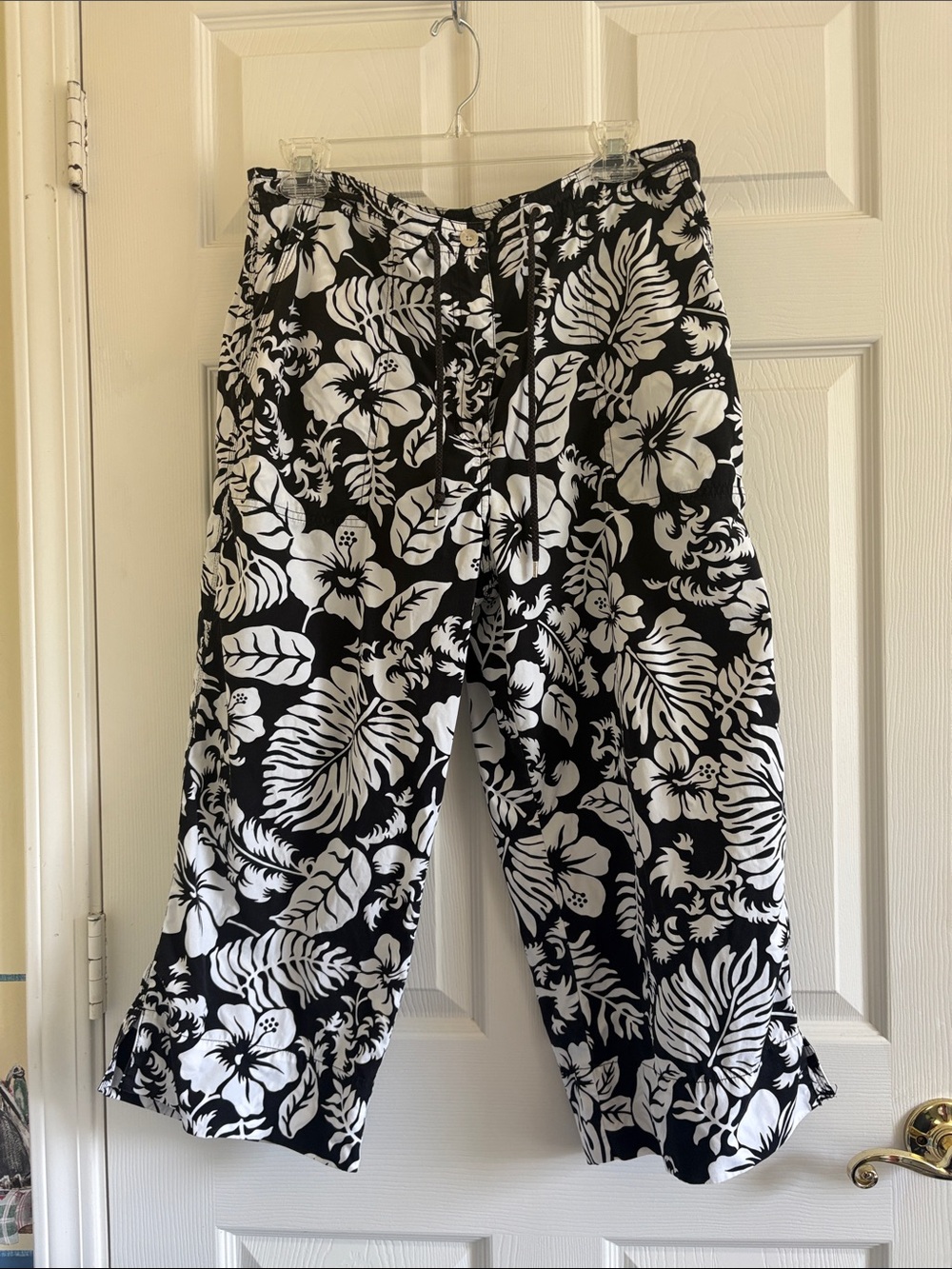 Ralph Lauren Black‎ and White Tropical Print Capris